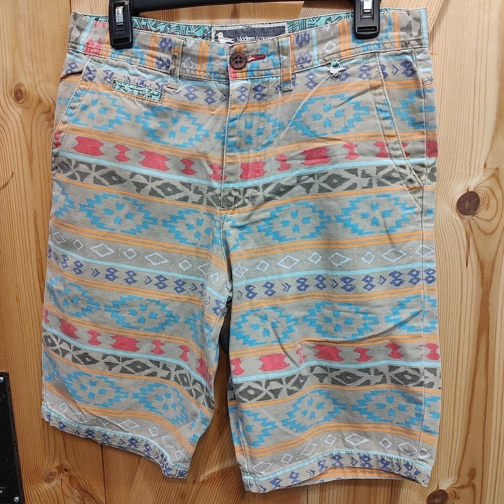 MODERN AMUSEMENT Cotton Mens Sz 30 Walk Shorts Casual Aztec Southwestern Cotton